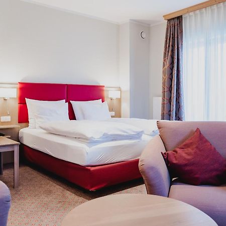 Hotel Hachinger Hof Oberhaching Exterior photo