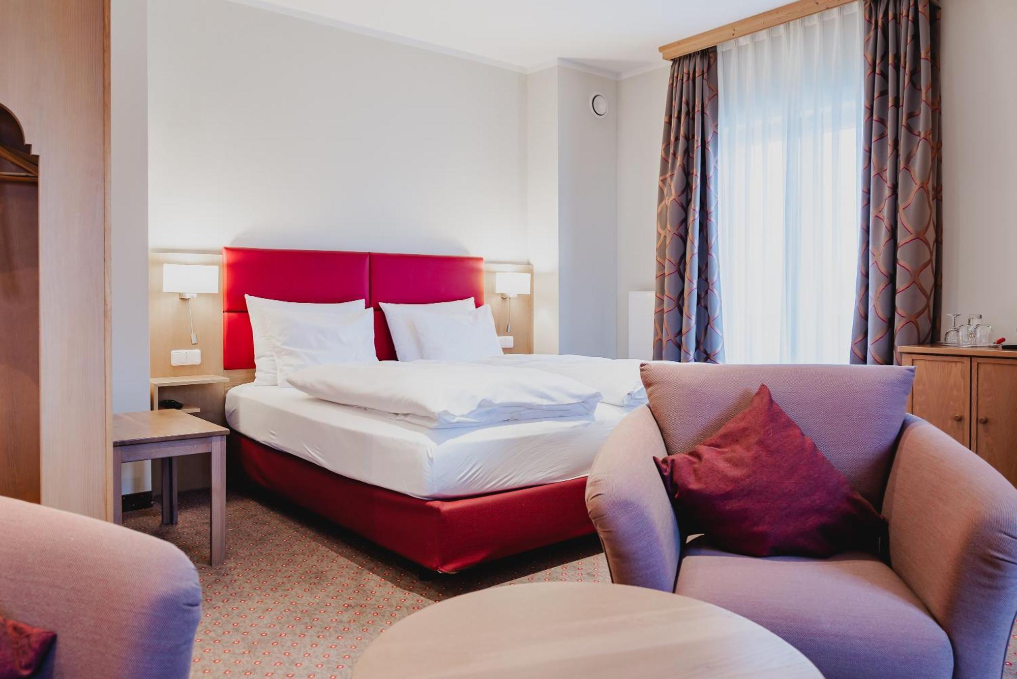 Hotel Hachinger Hof Oberhaching Exterior photo
